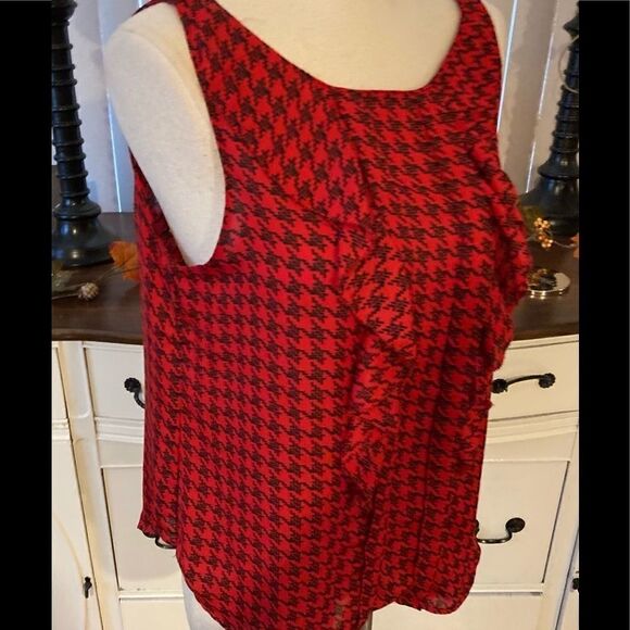 Elle Red sleeveless ruffled top Small - Picture 3 of 6